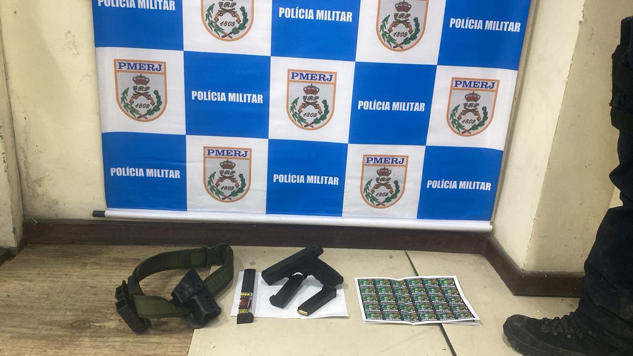 Polícia Militar prende mulher com pistola e munições na Comunidade da Cocada, em Niterói